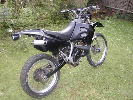 Suzuki RMX -=Team VSR=- - Det pyntede sku at få den gejlet og malet ! billede 3