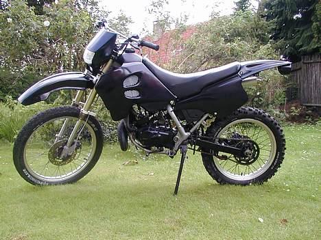 Suzuki RMX -=Team VSR=- - Bagsvingeren var gennemrusten, da jeg fik den... Men en gang Sandblæsning og autolak gør godt ! billede 5