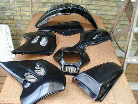 Suzuki RMX -=Team VSR=- - Skjoldene fik lige en gang lak... Og der blev monteret Alugitter...! billede 7