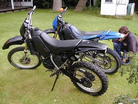 Suzuki RMX -=Team VSR=- - Den blå SMX er en af mine kammeraters.... (Den er under ombygning, styling osv...) billede 9