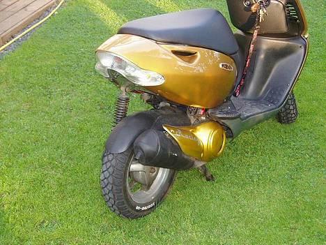 Aprilia sonic SOLGT - Sådan ser den ud nu.. Med klart baglygteglas og malet "pladen" på udstødningen billede 8