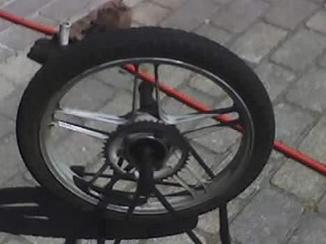 Puch ' Maxi KL - Solgt ! - Bedste ide ;D puch hjul i cykel holder :P så kan man se om lejerne virker :D billede 15