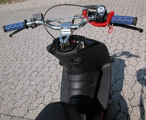Gilera Ice *solgt* - Kampklar! Man sidder fint på den med bartstyret. Meget bedre end med standardstyr billede 10