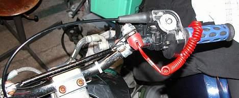 Gilera Ice *solgt* - Lidt detaljer; Tomaselli gasgreb, dødmand, bartstyr og blå ProGrips. Mangler faktisk kun en armeret slange til forbremsen. billede 18