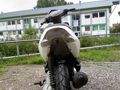 Aprilia Sonic  - Bagfra hvor man kan se alupladen billede 3