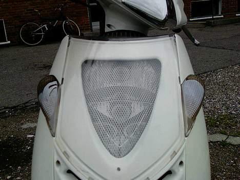 Aprilia Sonic  - Foran så man kan se alugitteret i lygtehuset billede 7