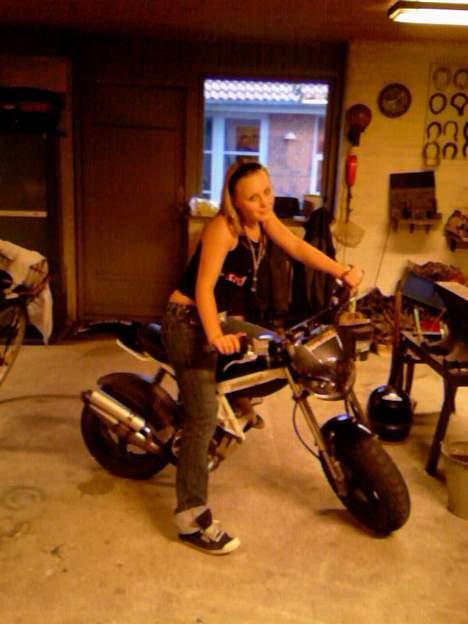 Suzuki Street magic  (SOLGT!) - Billed af min bedste veninde på min street, taget af mig, hjemme ved hende :´) billede 8