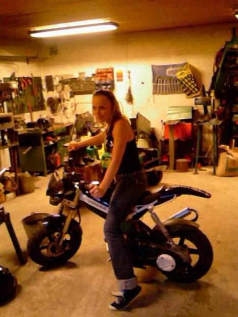 Suzuki Street magic  (SOLGT!) - Billed af min bedste veninde på min street, taget af mig, hjemme ved hende :´) billede 9