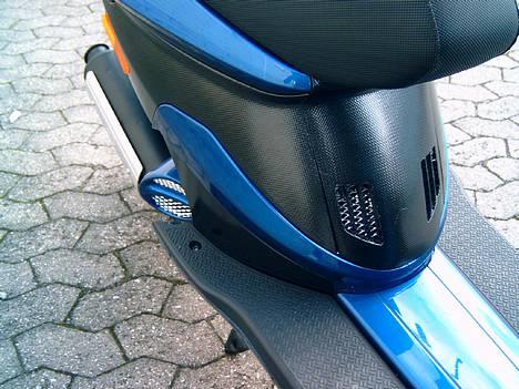 Piaggio NRG Power DT *solgt* - Krom gitter i grisetryne og i pladen mellem benene! nice! billede 9