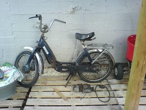 Vespa Ciao - Før makeover, std. motor der ligger ved siden af billede 1