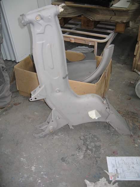 Kreidler RMC Florett - Stel, bagsvinger, bagskærm, forlygte, tændingsdæksel males grønt. billede 13