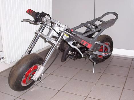 MiniBike Pocketbike *SOLGT* - Forfra uden skjolde og tank 7/9-06 billede 3