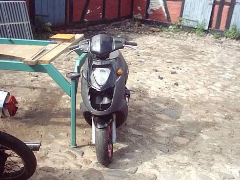 Aprilia sonic SOLGT billede 2