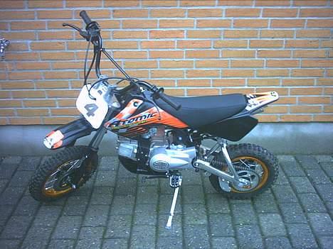 MiniBike Atomic 110 (SOLGT) billede 1