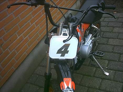 MiniBike Atomic 110 (SOLGT) billede 2