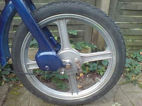 Vespa ciao "SOLGT" - stjernefælgen foran billede 4