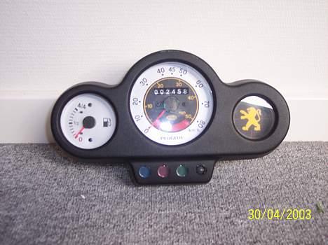 Peugeot Speedfight 2 (SOLGT) - Standard speedometer til Speedfight 2..  Kørt 2458km. Byd på det. billede 14