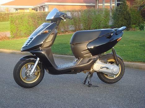 Aprilia Sonic SOLGT - . : her står hun jo :´D billede 1