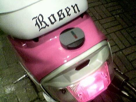 Yamaha Jog FS $->Pink-Dræber<-$ - ( Rosen ) Broderet ind i sædet !  billede 4