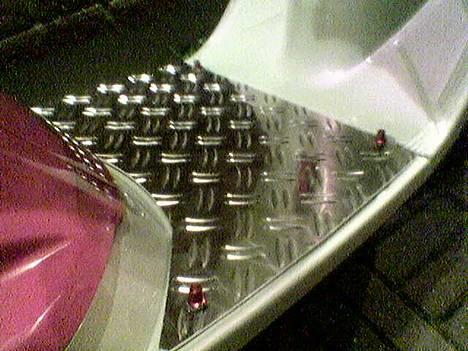 Yamaha Jog FS $->Pink-Dræber<-$ - Fodplade endelig monteret !  billede 14