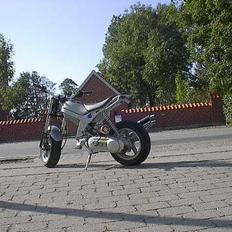 Suzuki street magic solgt