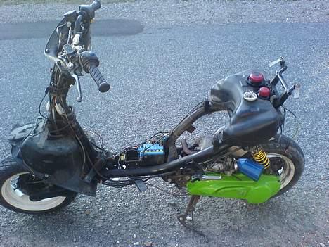 Peugeot speedfight 2 - sådan ser den ud nu for den ska males grøn og hvid billede 12