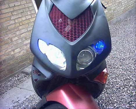 Peugeot Speedfight 2 - RIP -  - 8 blå dioder i fronten billede 10