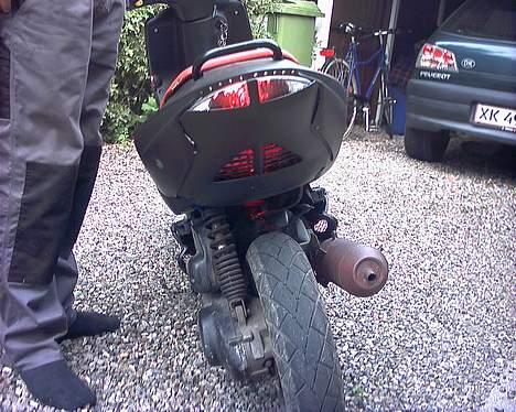 Peugeot Speedfight 2 - RIP -  - lexus baglygte. diode blinklys og rødtlys bag gittret billede 11