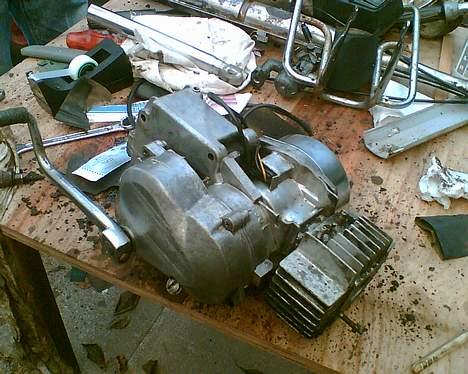 Puch Maxi K [Brormands] - Motor i gang med at blive rengjort :D den er meget pænere IRL billede 6