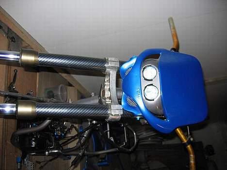 Suzuki Smx projekt FØR. - kiG PÅ DEN LÆKRE ACERBIS FRONT, OG DEN NYE SHOWA CARBON FORGAFFEL OG DET SMUKKE RENTHAL STYR. billede 18