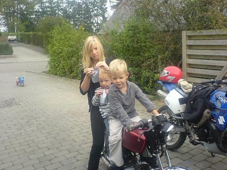 Suzuki dm50 solgt :P - kæresten <3 :) billede 6