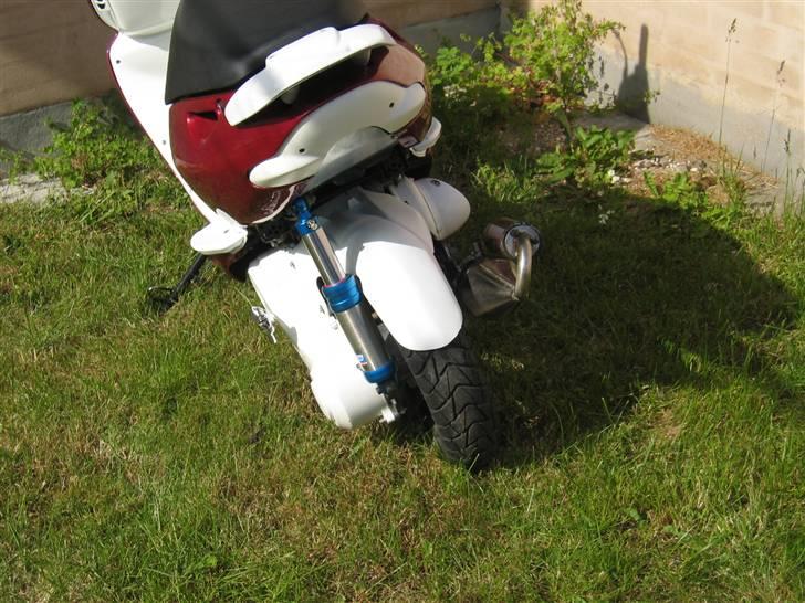 Aprilia sonic solgt - mig og peden.. på vej ud at gøre byen usikker.... haha  billede 1