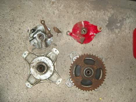 Honda Dax *RØD* UPDATE D. 03/12 - Nav for og bag, med ankerplader, skal have nye bremser. billede 7