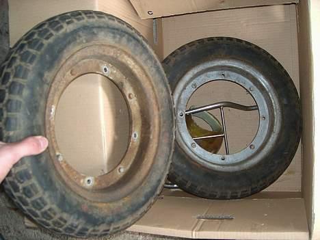 Honda Dax *RØD* UPDATE D. 03/12 - De her fælge er til salg for 200 kr dækkene bør skiftes. billede 8