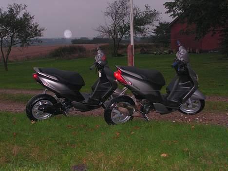 Yamaha Jog R - Solgt - Min scooter sammen med en kammerats.. billede 15