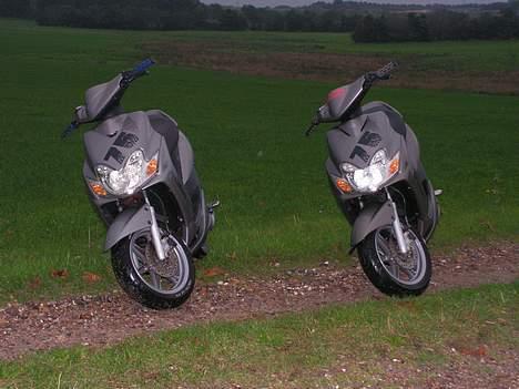 Yamaha Jog R - Solgt - Min scooter sammen med en kammerats.. billede 16