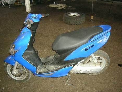 Yamaha Jog R - FØR - Da den stadgivæk var blå.  da jeg fik den. med de gamle skjolde! billede 3