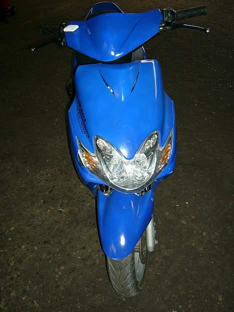 Yamaha Jog R - FØR - Da den stadgivæk var blå.  da jeg fik den. med de gamle skjolde! billede 4