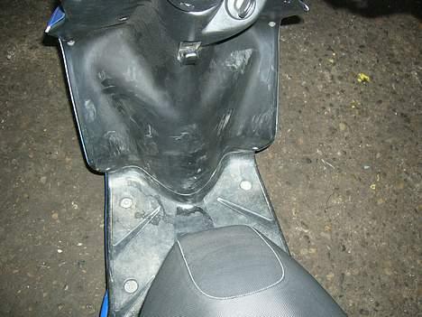 Yamaha Jog R - FØR - Da den stadgivæk var blå.  da jeg fik den. med de gamle skjolde! billede 5