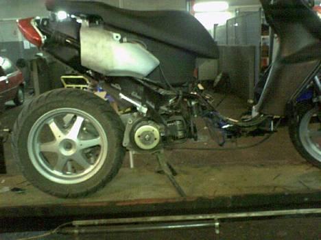 Yamaha Jog R - FØR - Så skulle der neon/diode gejl på!! billede 7