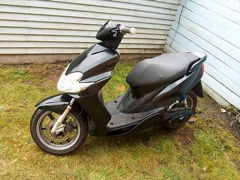 Yamaha Jog R - FØR - så blev den sort.. men malet på de gamle skjolde og ikke det fedeste.. billede 14