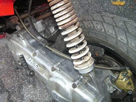 Yamaha AeroX LC ^^PROJEKT^^ - tjaaa, ikk en pæn støddæmper, men der kommer uden tvivl en pænere på..!! ;) billede 8