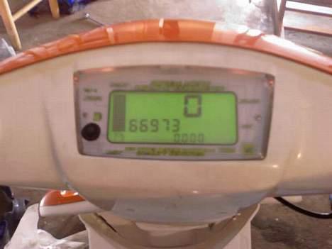 Yamaha jog byttet til ssm - ja den har ike kørt så meget... ved ikk lige hva der sker for det speedometer... billede 11