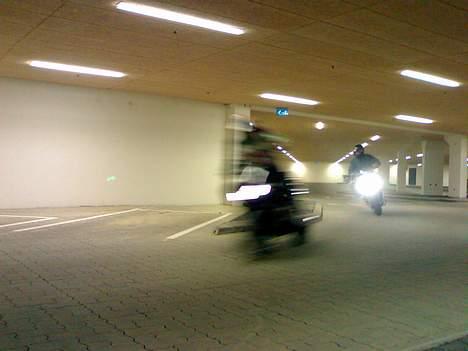 Yamaha det sorte svin - solgt - lidt race med jolle mig der kommer forbi  billede 4