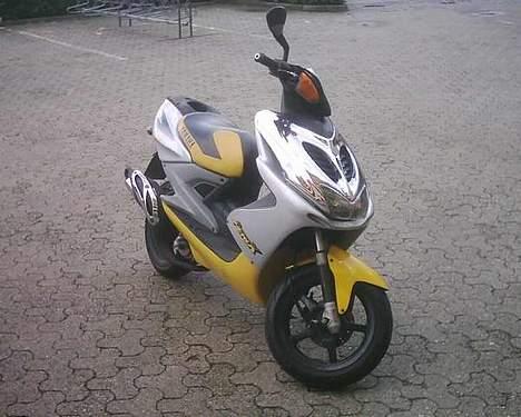 Yamaha Aerox - Sådan ser den ud lige nu, men vent og se :D billede 1