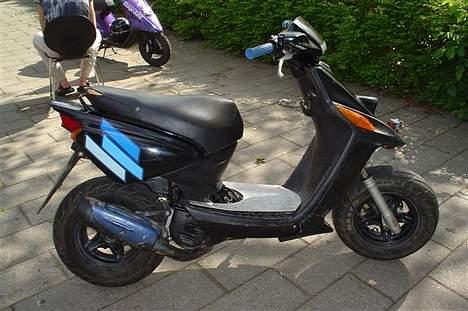 Yamaha bw's - sådan så den ud da jeg købte den, min gamle jog er i baggrunden! billede 9