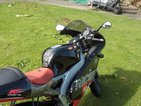 Aprilia RS50 [TOTAL SKADET] - På Tanken ses min Carbon Tankbeskytter billede 5