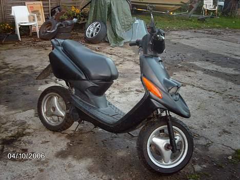 Yamaha Bump/SPY SR - Kun lige samlet løst så den kan trækkes rundt. Skal strippes, også skal ledningenet snaeres, evt stel fælge og blok blæses og pulverlakeres, og evt også skjolde... billede 1