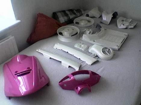 Yamaha Jog FS $->Pink-Dræber<-$ - Lige Da de var kommet fra Lakern . Stadig varme , hehe  billede 20