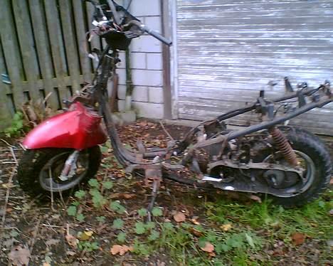 PGO big max..(SOLGT) - så vario og kobling taget af.. rullerne var helt  fire kantet billede 2